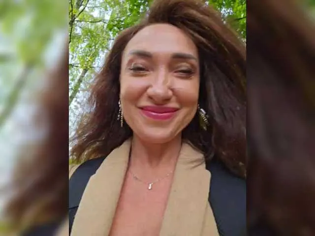 VivianeFox – webcam model profile photo Image 14