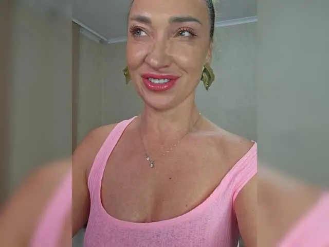 VivianeFox – webcam model profile photo Image 8