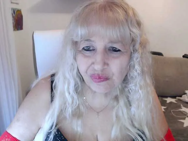 IvanaMae – webcam model profile photo Image 10