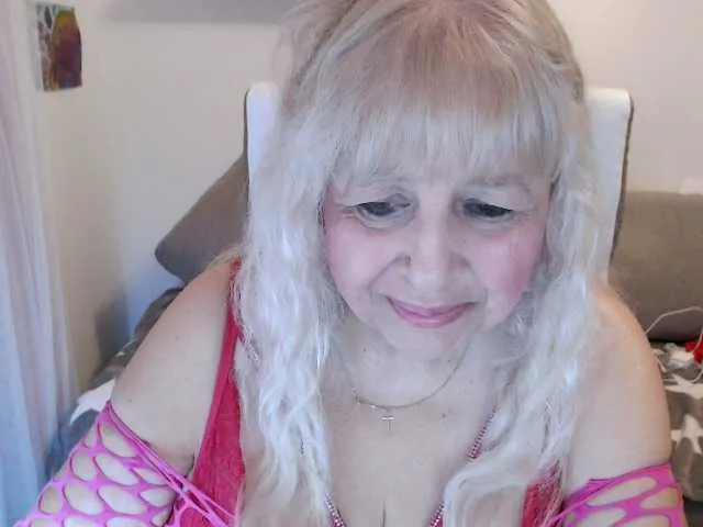 IvanaMae – webcam model profile photo Image 11