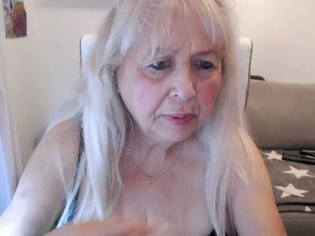 IvanaMae – webcam model profile photo Image 15