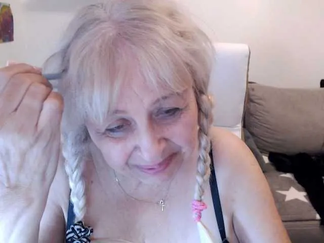 IvanaMae – webcam model profile photo Image 16