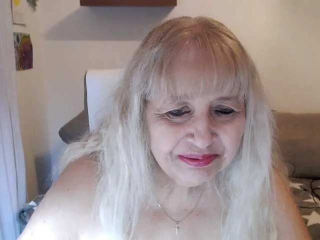 IvanaMae – webcam model profile photo Image 7