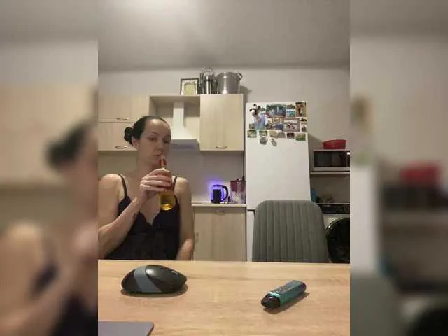 DulceBaker – webcam model profile photo Image 10