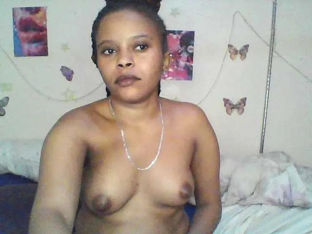 LauraCaruso – webcam model profile photo Image 12