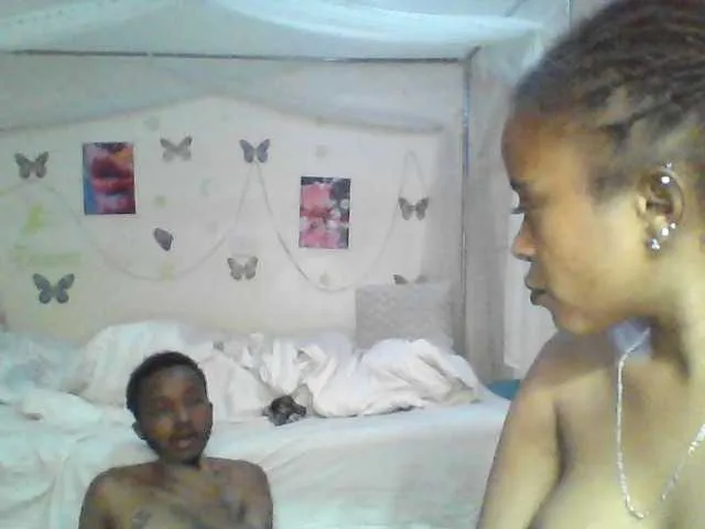 LauraCaruso – webcam model profile photo Image 5