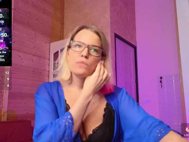 VaniaLee – webcam model profile photo Image 2