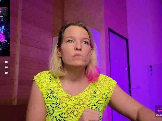 VaniaLee – webcam model profile photo Image 3