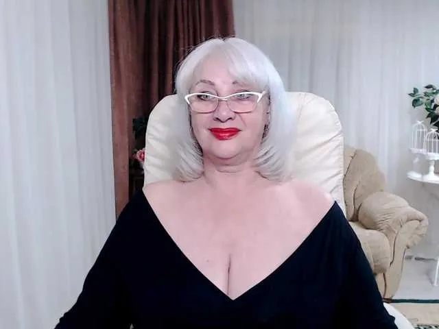 RoxanneMils – webcam model profile photo Image 16