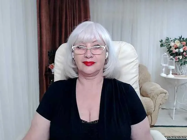 RoxanneMils – webcam model profile photo Image 17