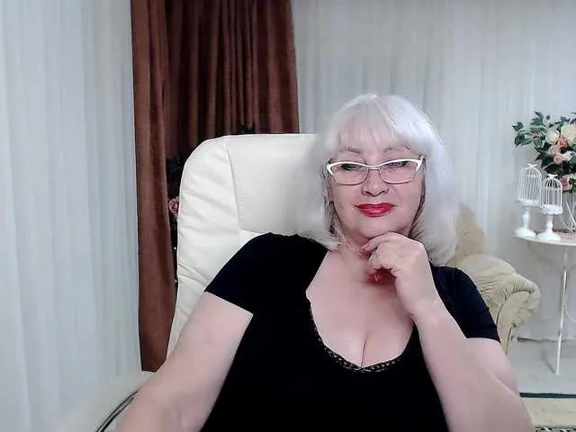 RoxanneMils – webcam model profile photo Image 18