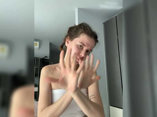 LennaVoss – webcam model profile photo Image 2