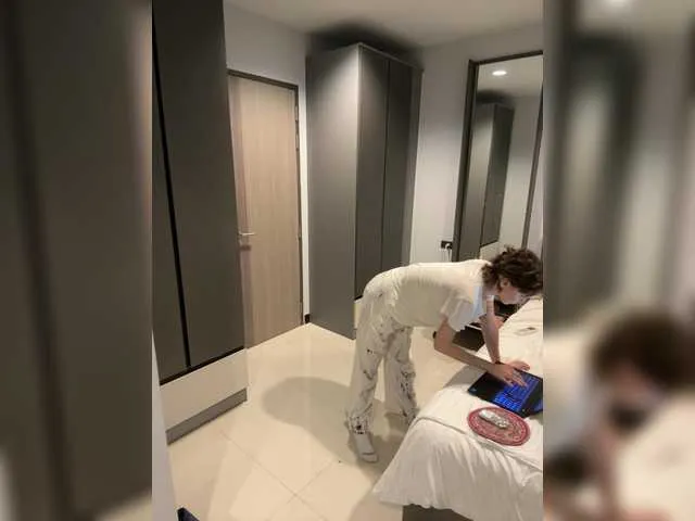 LennaVoss – webcam model profile photo Image 4