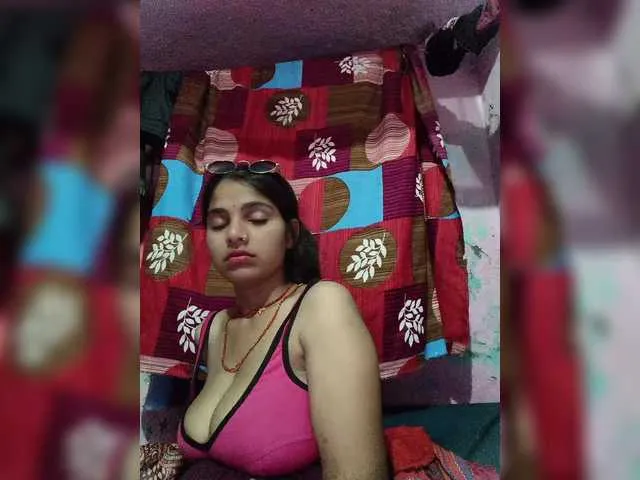 IamCrystal2 – webcam model profile photo Image 12