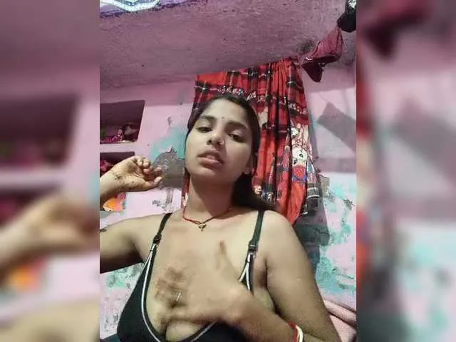 IamCrystal2 – webcam model profile photo Image 13