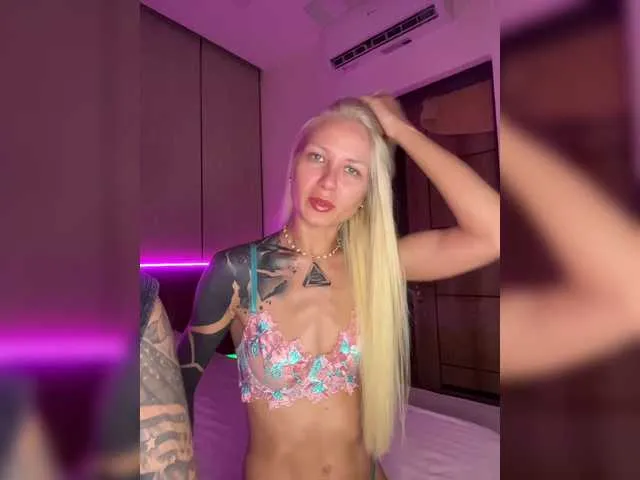 emily_glam18 – webcam model profile photo Image 17