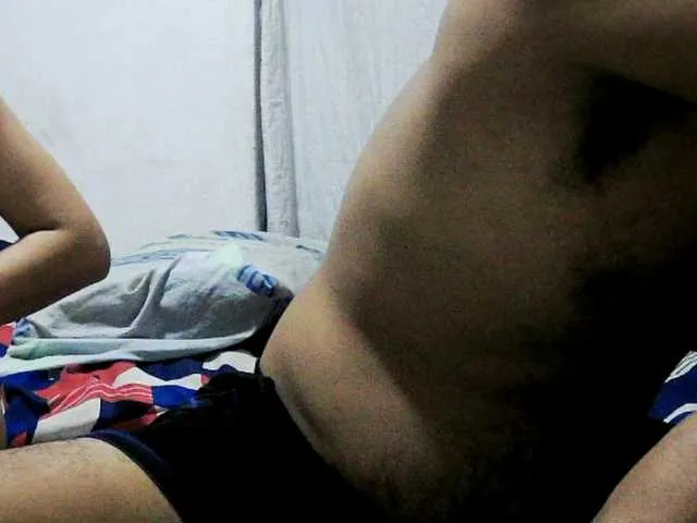 MiraLocks – webcam model profile photo Image 14