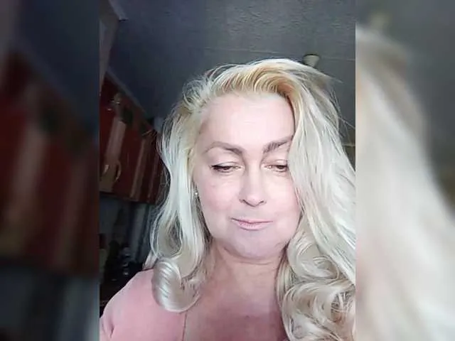 FitnessBunny – webcam model profile photo Image 17