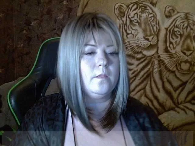 RoxanneMils – webcam model profile photo Image 3