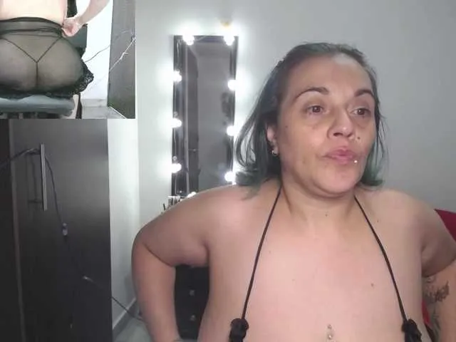 SandiSquirts – webcam model profile photo Image 8