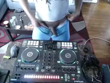 whosten0 – webcam model profile photo Image 5