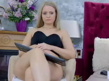 FitnessBunny – webcam model profile photo Image 4