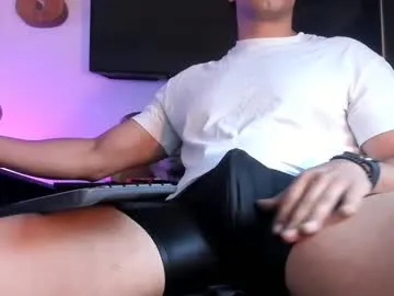 paronti – webcam model profile photo Image 16