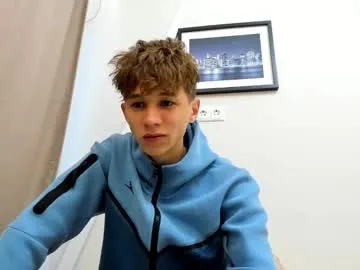 SkyllerFoxy – webcam model profile photo Image 2