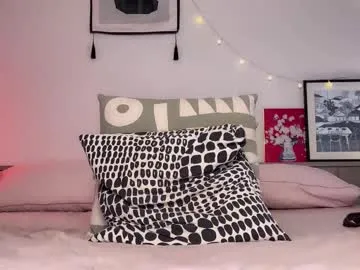 Noya – webcam model profile photo Image 14