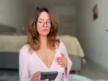 HotNSensual – webcam model profile photo Image 12