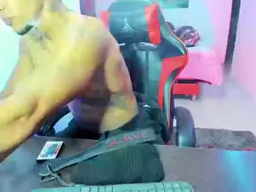 ian_flor – webcam model profile photo Image 14