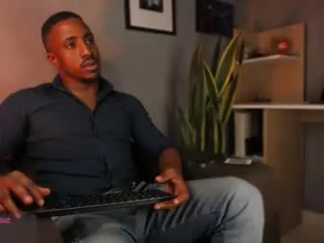 MhiaTaylor – webcam model profile photo Image 15