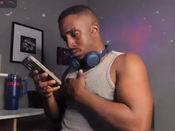 MhiaTaylor – webcam model profile photo Image 3