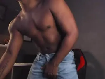 MhiaTaylor – webcam model profile photo Image 4