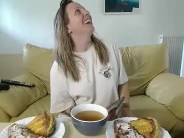 MrsKitten – webcam model profile photo Image 14