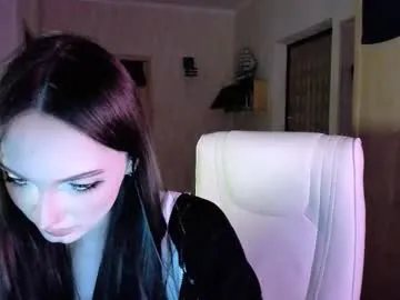 MiraLocks – webcam model profile photo Image 18