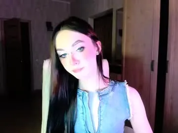MiraLocks – webcam model profile photo Image 4