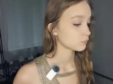 GlamNova – webcam model profile photo Image 14