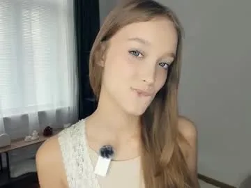 GlamNova – webcam model profile photo Image 4