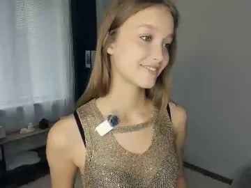 GlamNova – webcam model profile photo Image 5