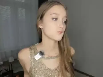 GlamNova – webcam model profile photo Image 9