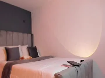 AlmaLorent – webcam model profile photo Image 4