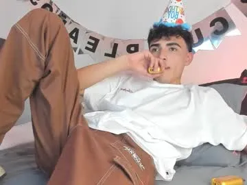 thickcockblacklightskin – webcam model profile photo Image 18