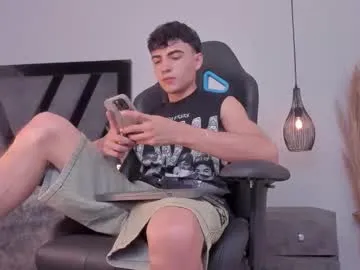 thickcockblacklightskin – webcam model profile photo Image 19