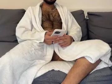 CurlyRina – webcam model profile photo Image 6