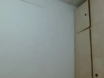 PeachBloom – webcam model profile photo Image 11