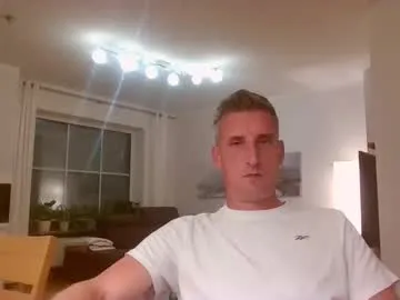 AnnyReina – webcam model profile photo Image 15