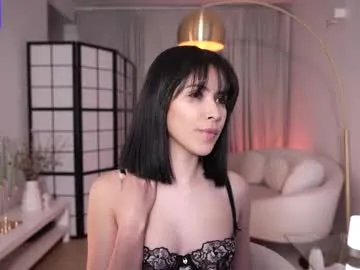 anniehillofficial_ Image 2