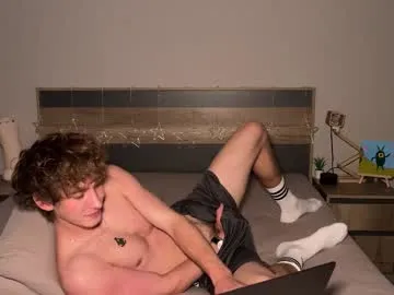 curlytwinkboy – webcam model profile photo Image 16