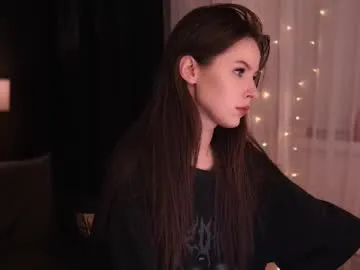 PhoenixK – webcam model profile photo Image 5